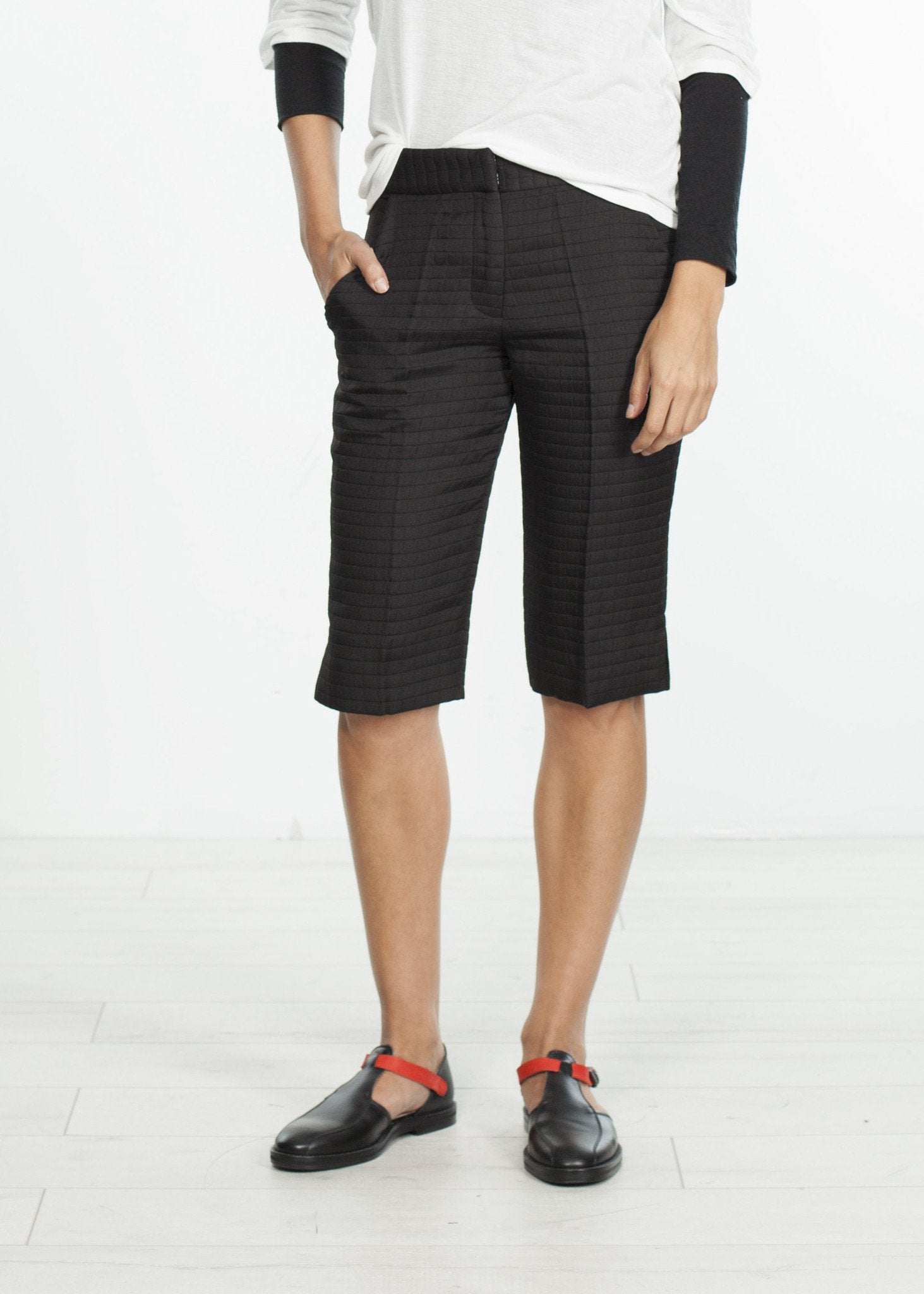Square Stitch Knee Short in Black|women's shorts[option1]|[option2]|[option3] - hello