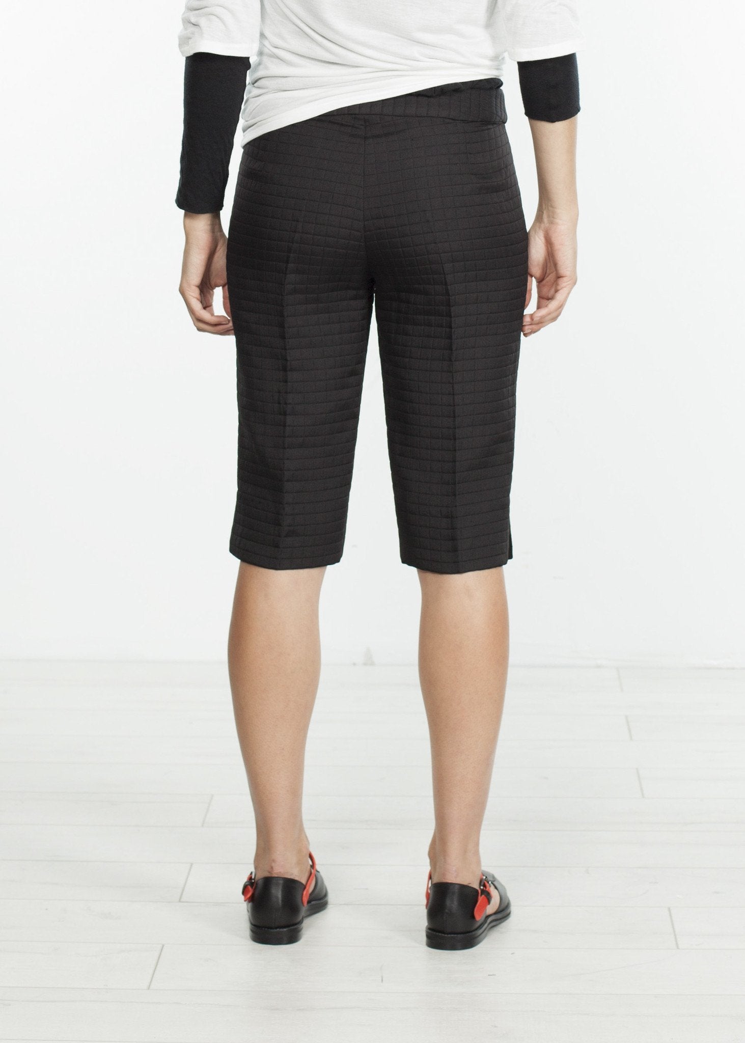 Square Stitch Knee Short in Black|women's shorts[option1]|[option2]|[option3] - hello