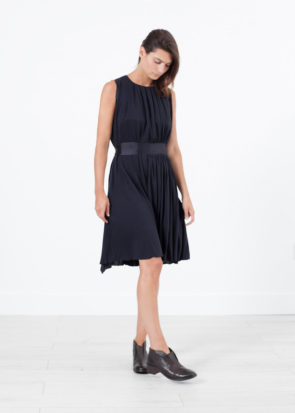 Sleeveless Pleated Dress in Navy|women's dresses[option1]|[option2]|[option3] - hello
