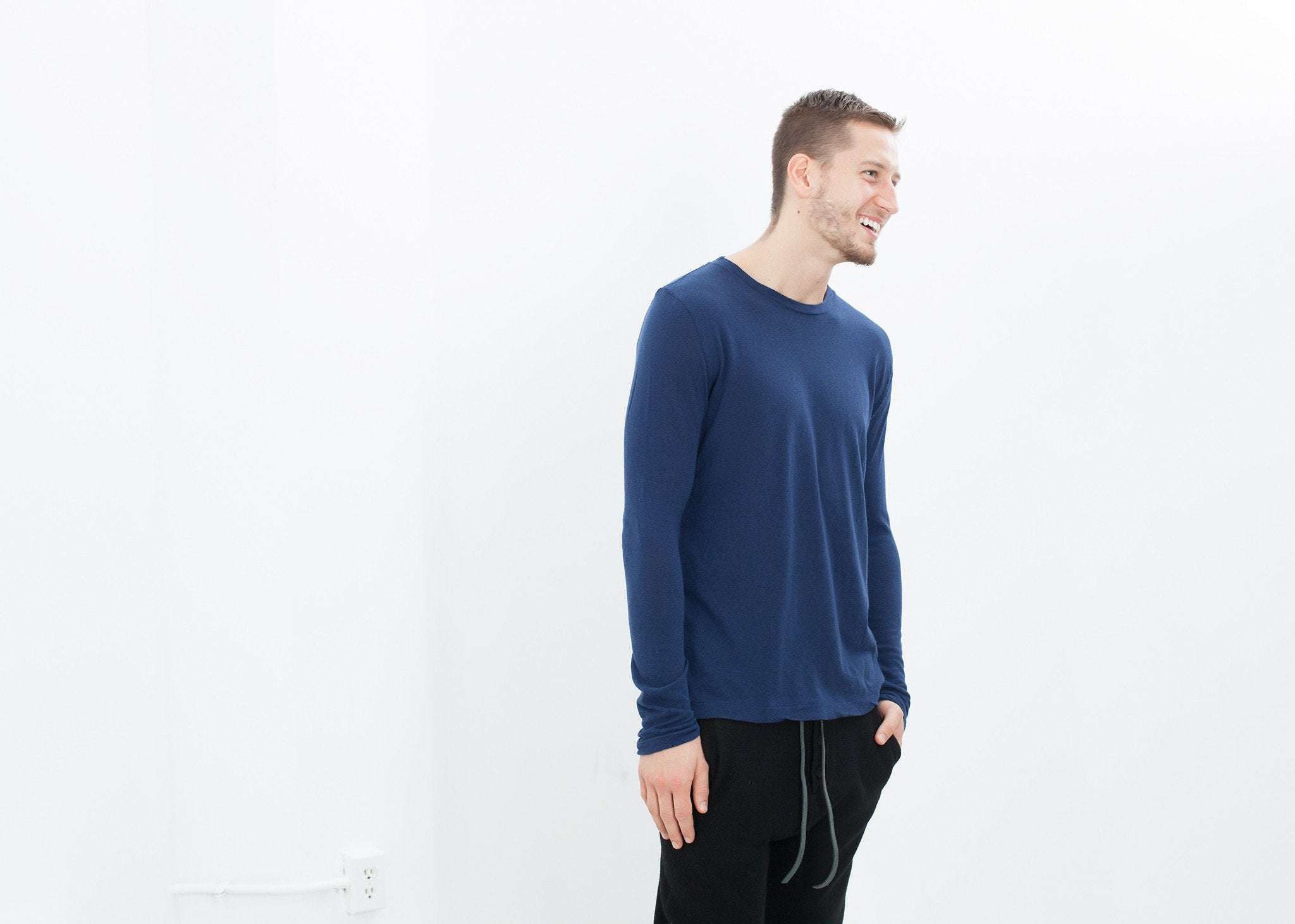 Cashmere Jersey Long Sleeve Tee in Navy|men's t-shirts[option1]|[option2]|[option3] - hello