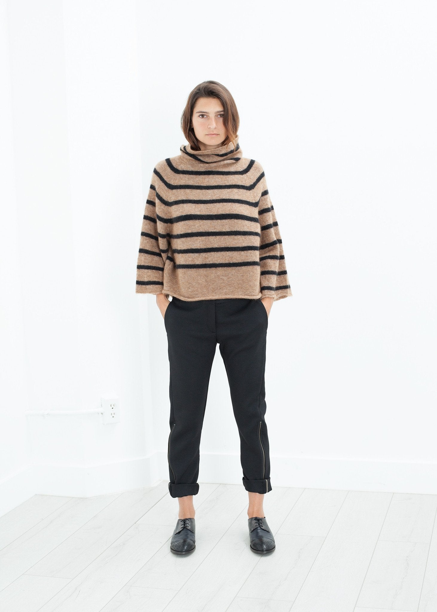 Side Zip Slim Pant in Black|women's pants[option1]|[option2]|[option3] - hello