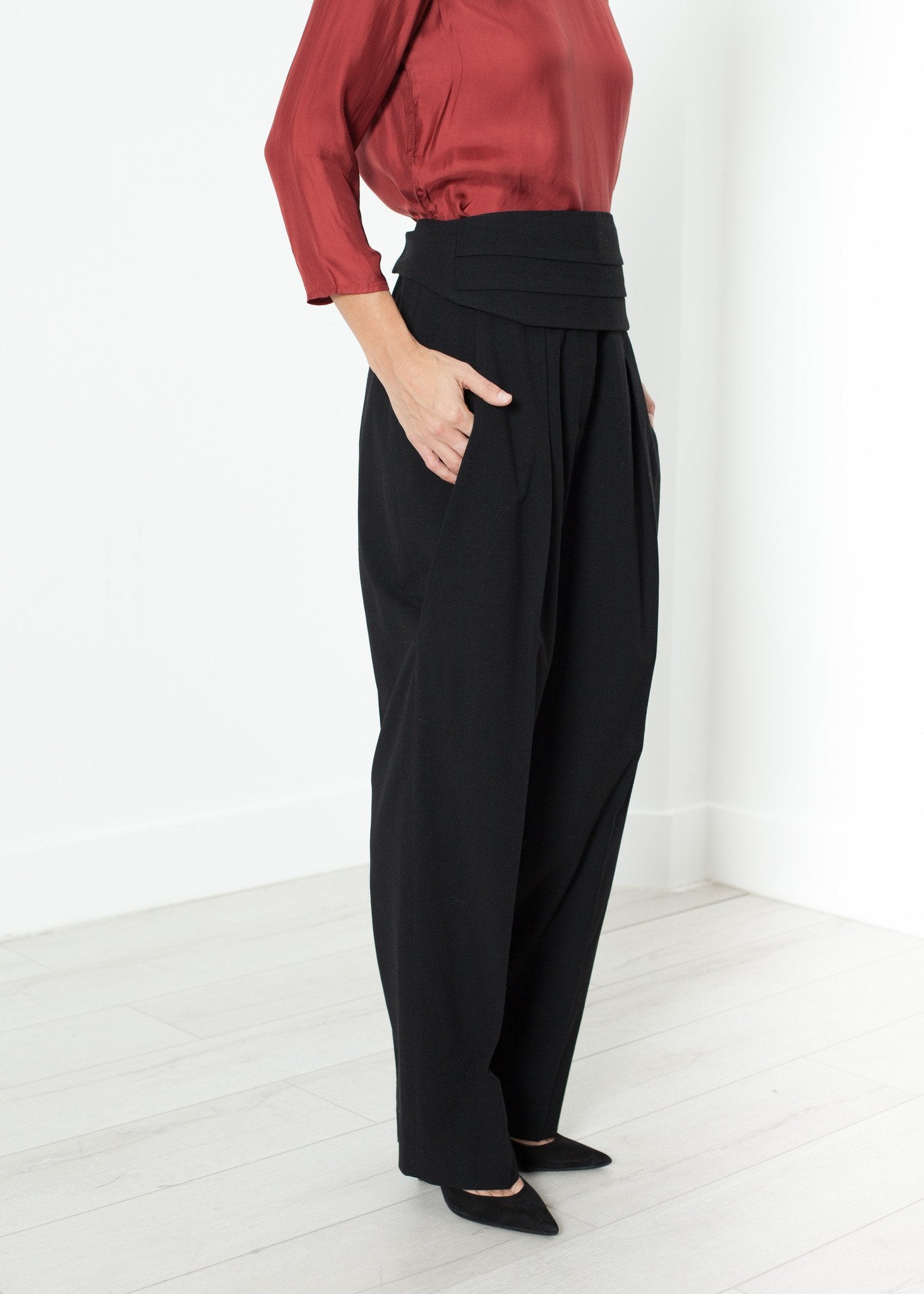 Pleated Waistband Trouser in Black|women's pants[option1]|[option2]|[option3] - hello