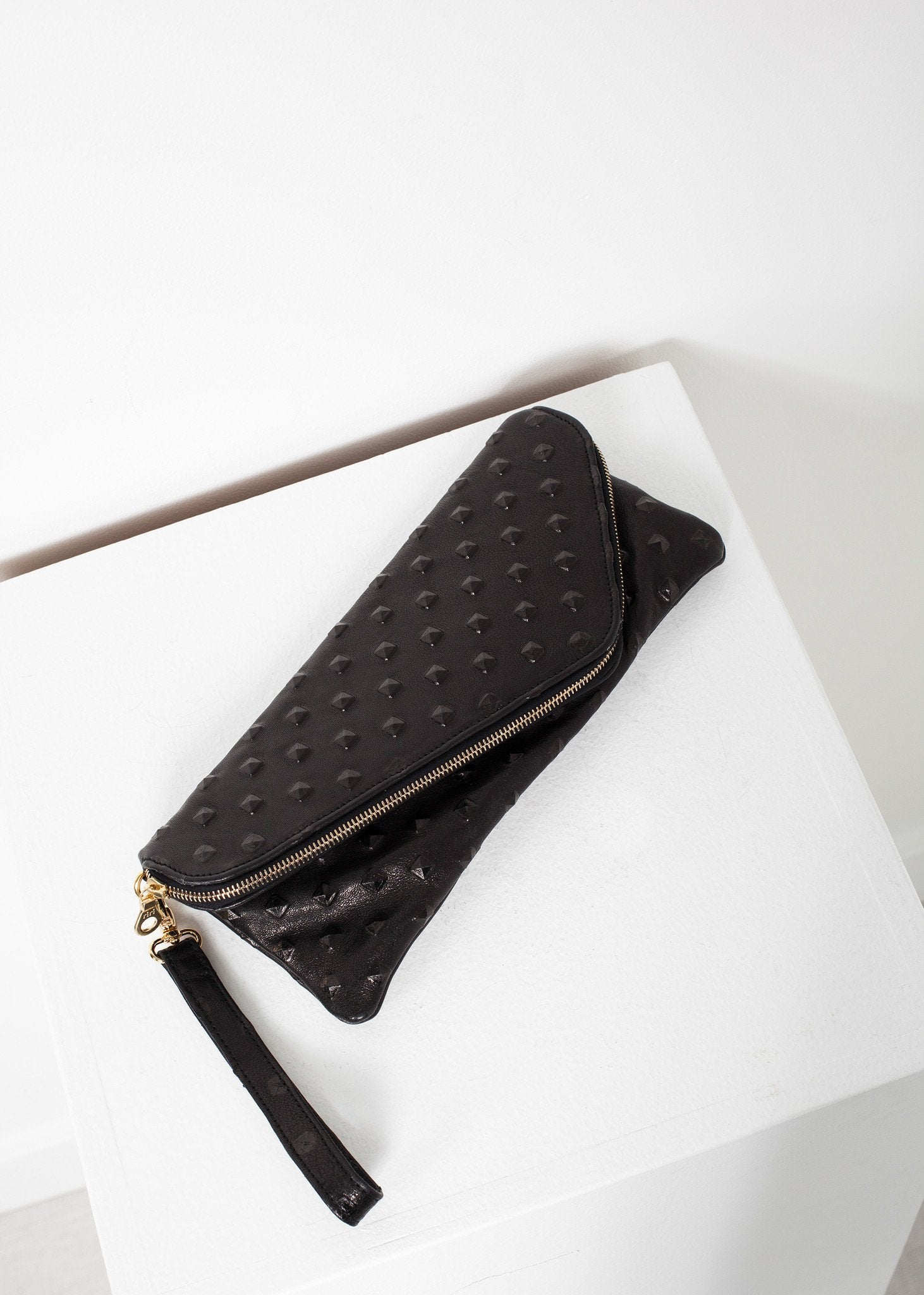 Roxanne Leather Clutch in Black|women's bags[option1]|[option2]|[option3] - hello