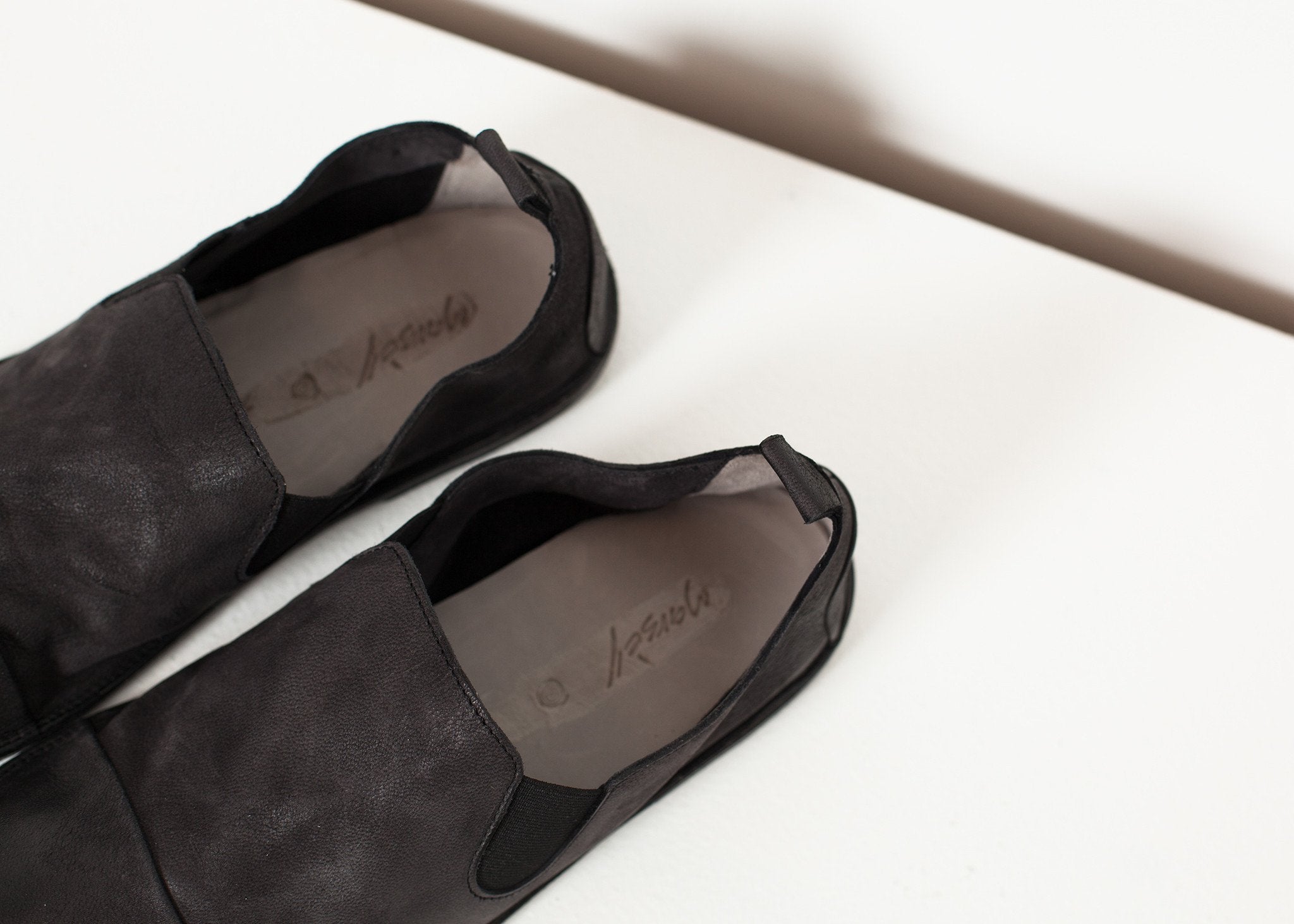 Low Chelsea Boot in Black|men's shoes[option1]|[option2]|[option3] - hello