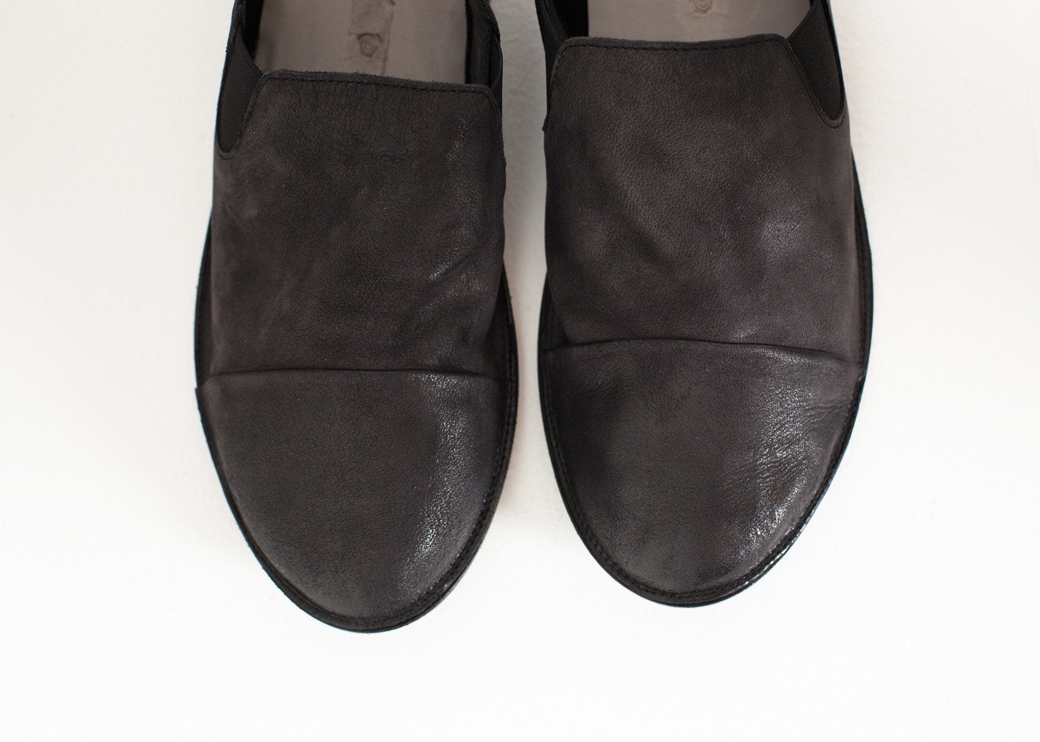 Low Chelsea Boot in Black|men's shoes[option1]|[option2]|[option3] - hello