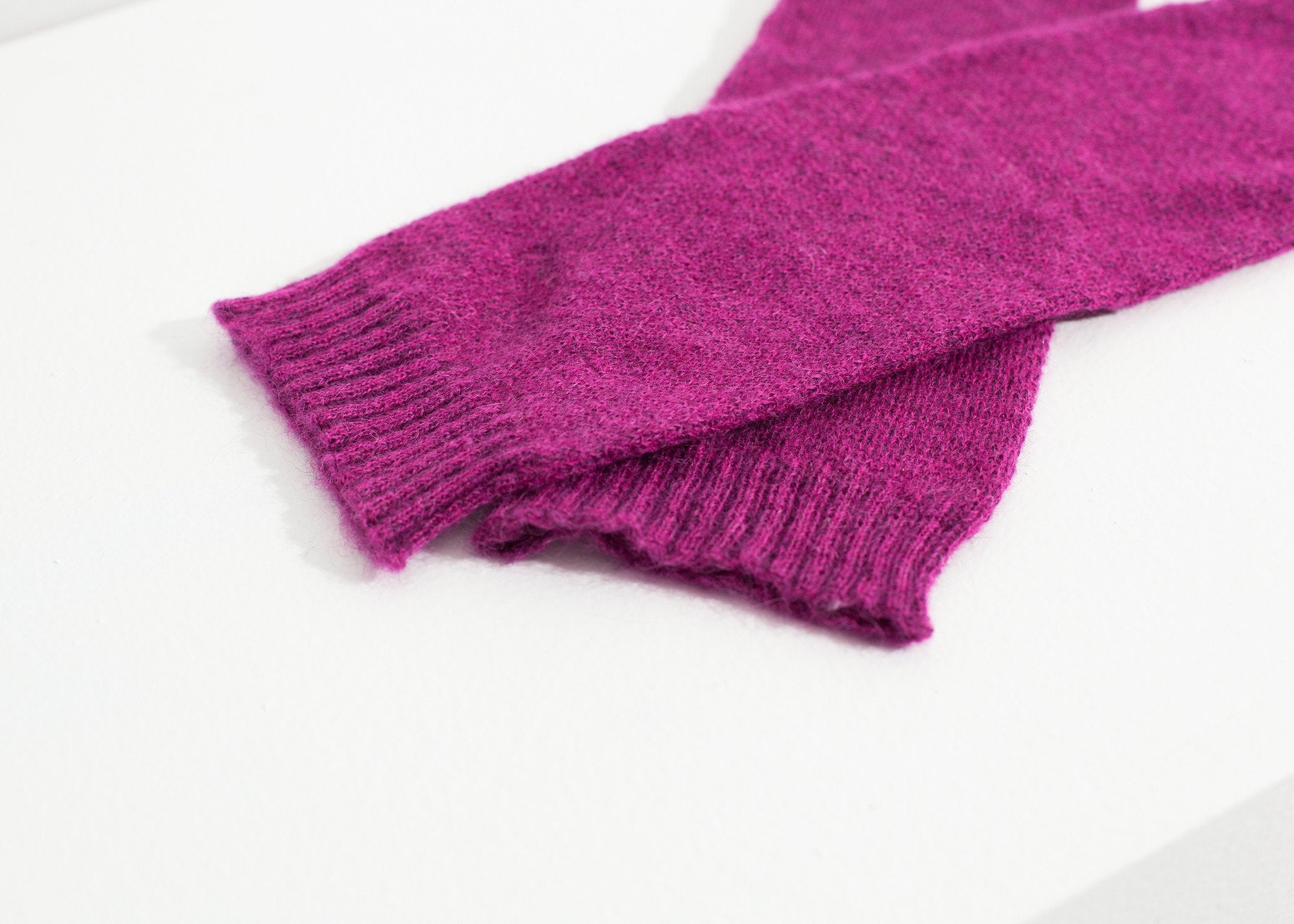 Pikki Mittens in Fuchsia|women's gloves[option1]|[option2]|[option3] - hello